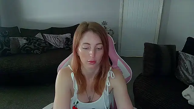 Snapshot of Red_firesquirt chatting on May 6, 11:15 am Red firesquirt online show from May 6, 11:15 am