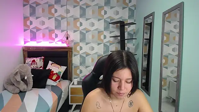 LORENADAVIES online show from December 18, 11:56 am