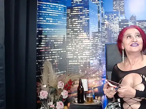 Snapshot of Lucy_mature8 chatting on October 31, 12:33 am Lucy mature8 online show from October 31, 12:33 am