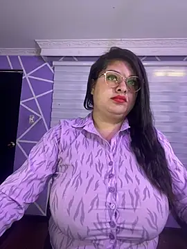 Snapshot of MiiaaJoness chatting on February 2, 3:11 pm MiiaaJoness online show from February 2, 3:11 pm