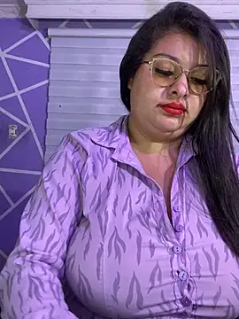 Snapshot of MiiaaJoness chatting on February 3, 6:40 am MiiaaJoness online show from February 3, 6:40 am