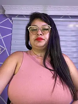 Snapshot of MiiaaJoness chatting on February 3, 6:57 pm MiiaaJoness online show from February 3, 6:57 pm