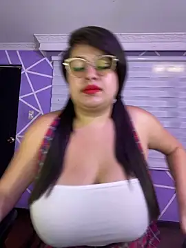 Snapshot of MiiaaJoness chatting on February 4, 3:18 pm MiiaaJoness online show from February 4, 3:18 pm