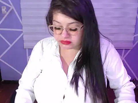 Snapshot of MiiaaJoness chatting on February 5, 5:12 am MiiaaJoness online show from February 5, 5:12 am