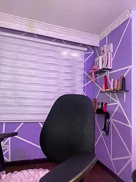 Snapshot of MiiaaJoness chatting on February 5, 5:17 pm MiiaaJoness online show from February 5, 5:17 pm