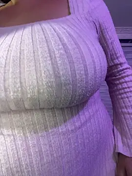 Snapshot of MiiaaJoness chatting on February 6, 5:23 am MiiaaJoness online show from February 6, 5:23 am