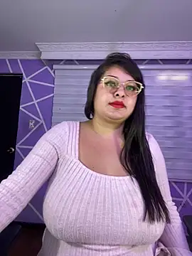 Snapshot of MiiaaJoness chatting on February 6, 5:27 pm MiiaaJoness online show from February 6, 5:27 pm