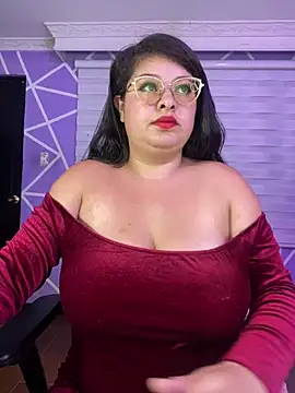 Snapshot of MiiaaJoness chatting on February 14, 5:04 am MiiaaJoness online show from February 14, 5:04 am