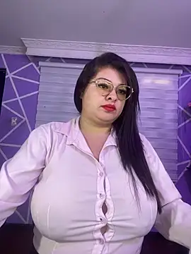 Snapshot of MiiaaJoness chatting on February 17, 2:57 pm MiiaaJoness online show from February 17, 2:57 pm