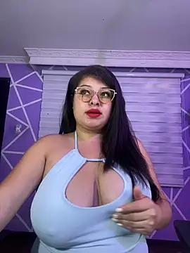 Snapshot of MiiaaJoness chatting on February 23, 3:31 pm MiiaaJoness online show from February 23, 3:31 pm