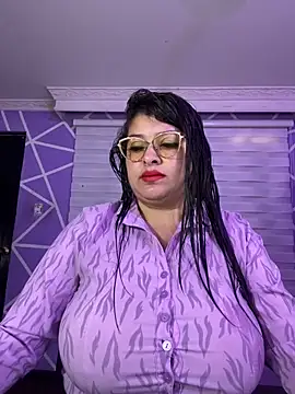 Snapshot of MiiaaJoness chatting on February 24, 3:21 pm MiiaaJoness online show from February 24, 3:21 pm