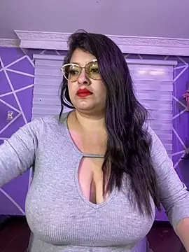 Snapshot of MiiaaJoness chatting on February 25, 2:59 pm MiiaaJoness online show from February 25, 2:59 pm