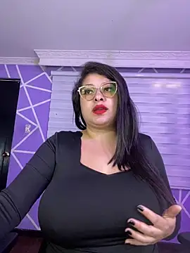 Snapshot of MiiaaJoness chatting on February 27, 3:01 pm MiiaaJoness online show from February 27, 3:01 pm