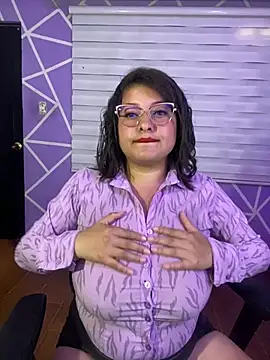 Snapshot of MiiaaJoness chatting on July 28, 4:39 pm MiiaaJoness online show from July 28, 4:39 pm