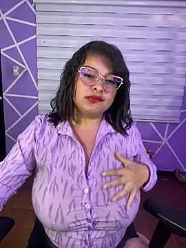 Snapshot of MiiaaJoness chatting on July 28, 6:20 pm MiiaaJoness online show from July 28, 6:20 pm