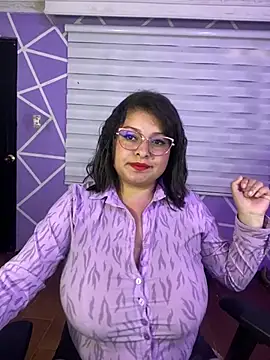 Snapshot of MiiaaJoness chatting on July 28, 7:39 pm MiiaaJoness online show from July 28, 7:39 pm