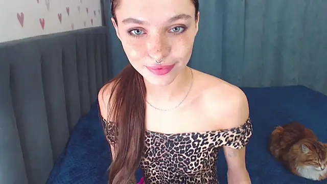 Snapshot of ChloeSunny chatting on November 10, 2:27 pm ChloeSunny online show from November 10, 2:27 pm