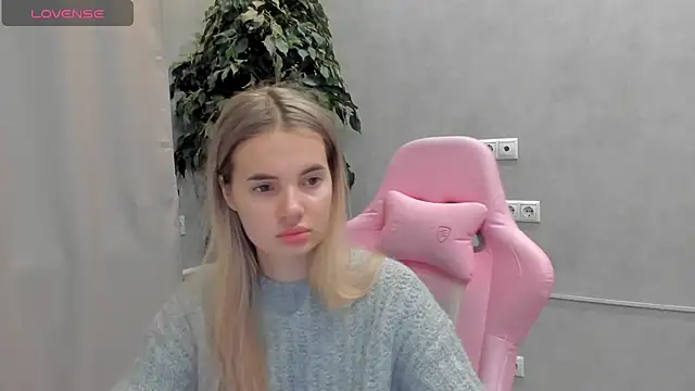 Donna Evans online show from January 14, 12:00 am