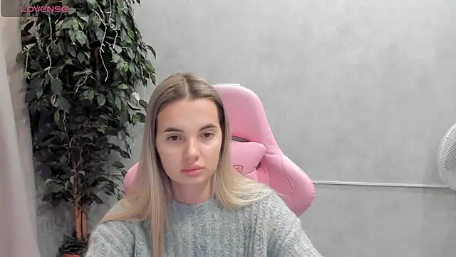 Donna Evans online show from February 24, 12:09 am