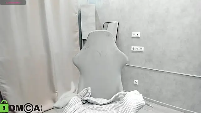 Donna Evans online show from November 10, 11:59 pm