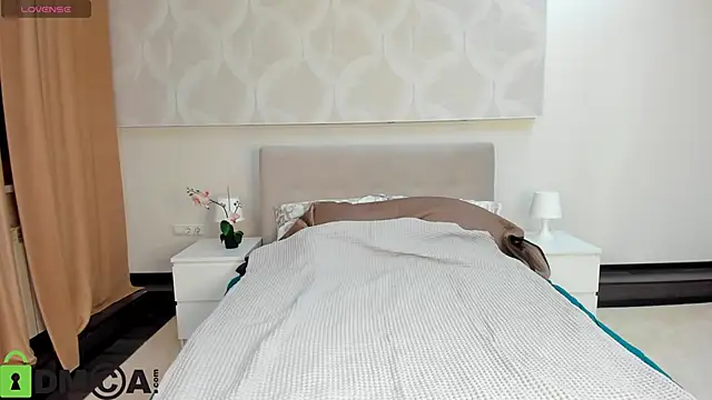 Donna Evans online show from November 14, 11:57 pm