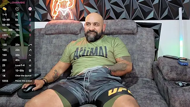 Snapshot of JD-69 chatting on April 7, 9:15 pm JD-69 online show from April 7, 9:15 pm