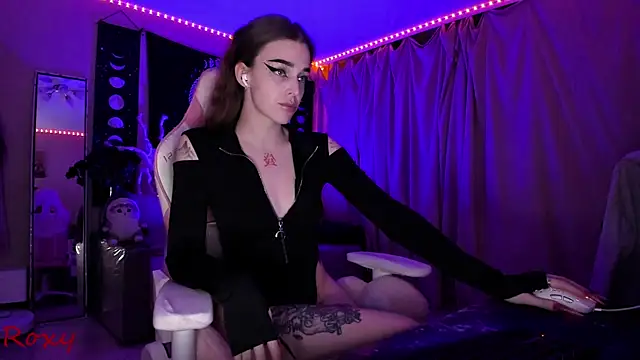 wet dream  online show from November 28, 8:00 pm