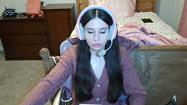 alisonfields online show from December 1, 1:38 pm