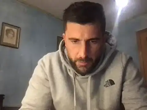 Snapshot of alex877x chatting on January 15, 11:32 am alex877x online show from January 15, 11:32 am