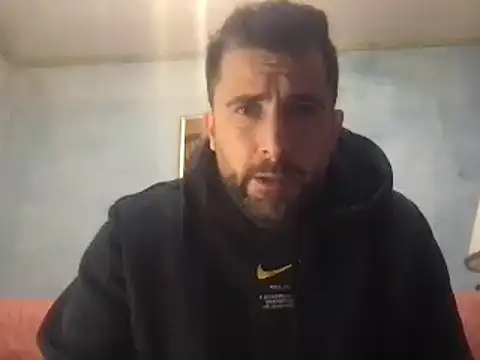 Snapshot of alex877x chatting on January 16, 8:22 am alex877x online show from January 16, 8:22 am