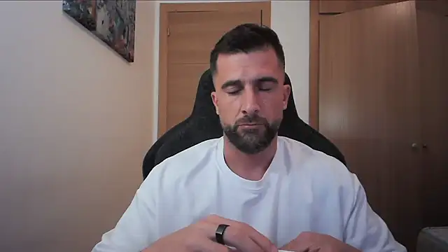 Snapshot of alex877x chatting on September 27, 6:35 pm alex877x online show from September 27, 6:35 pm