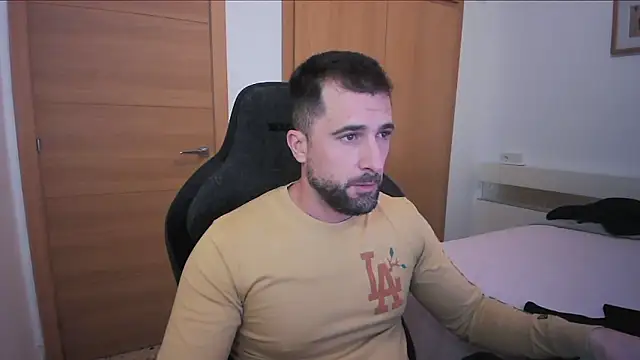 Snapshot of alex877x chatting on November 2, 3:25 pm alex877x online show from November 2, 3:25 pm