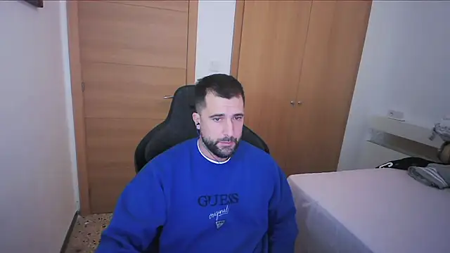 Snapshot of alex877x chatting on November 19, 1:55 pm alex877x online show from November 19, 1:55 pm