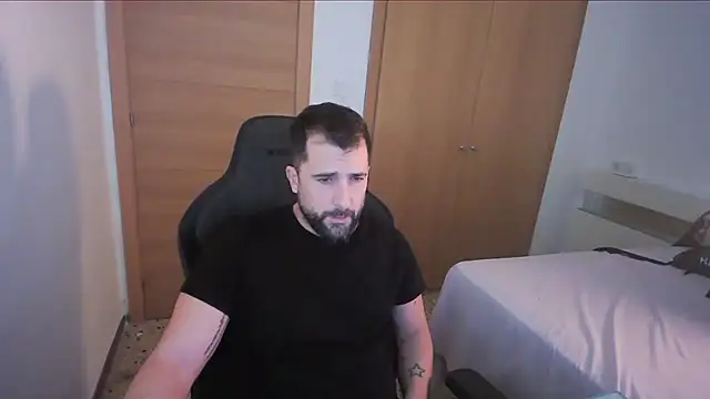 Snapshot of alex877x chatting on November 28, 3:47 pm alex877x online show from November 28, 3:47 pm