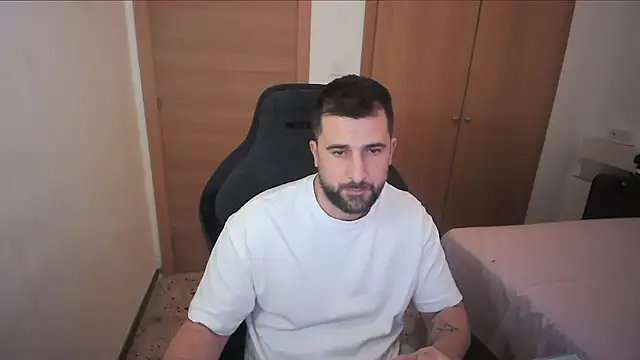 Snapshot of alex877x chatting on December 15, 10:08 am alex877x online show from December 15, 10:08 am