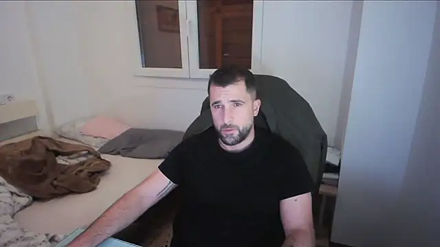 Snapshot of alex877x chatting on May 6, 8:19 am alex877x online show from May 6, 8:19 am