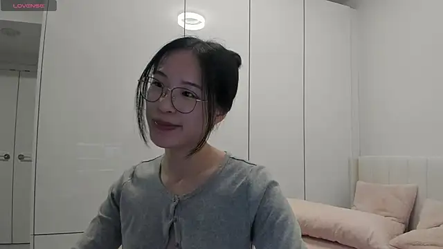 Snapshot of secretgirlfriendxo chatting on November 15, 2:31 am secretgirlfriendxo online show from November 15, 2:31 am