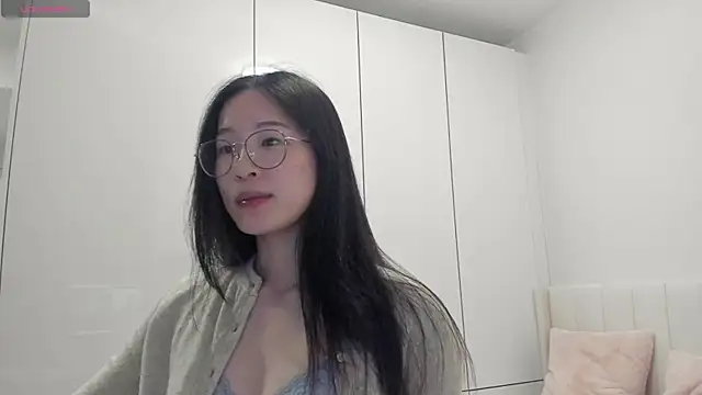 Snapshot of secretgirlfriendxo chatting on November 29, 12:46 am secretgirlfriendxo online show from November 29, 12:46 am