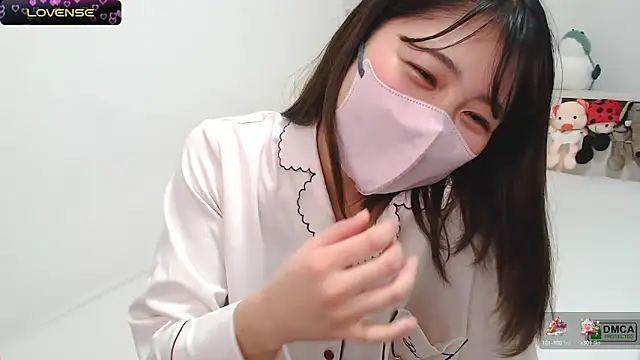 SUZU  online show from February 12, 9:43 pm