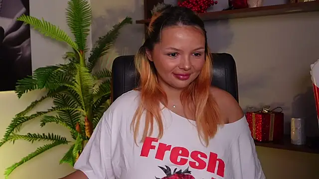 Snapshot of CelesteBailey chatting on December 8, 7:47 am CelesteBailey online show from December 8, 7:47 am