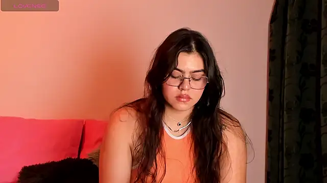 Snapshot of veronica185 chatting on May 26, 2:51 am veronica185 online show from May 26, 2:51 am