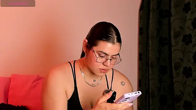 Snapshot of veronica185 chatting on May 27, 3:25 am veronica185 online show from May 27, 3:25 am