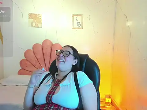 Snapshot of NiickyJones chatting on June 6, 2:49 am NiickyJones online show from June 6, 2:49 am