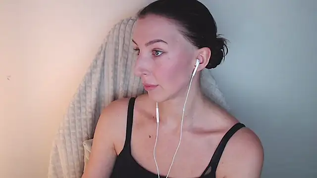 Snapshot of -Allure- chatting on February 1, 8:51 pm -Allure- online show from February 1, 8:51 pm