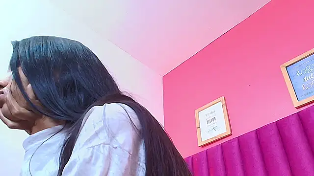 Snapshot of littlee_emilyy_ chatting on January 28, 8:57 am littlee emilyy  online show from January 28, 8:57 am