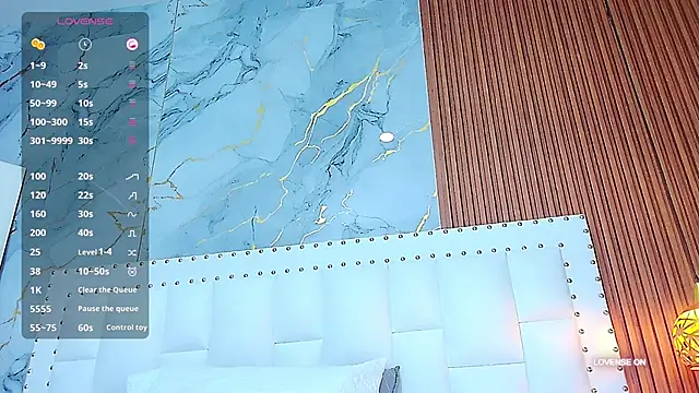 Snapshot of littlee_emilyy_ chatting on January 29, 9:12 am littlee emilyy  online show from January 29, 9:12 am