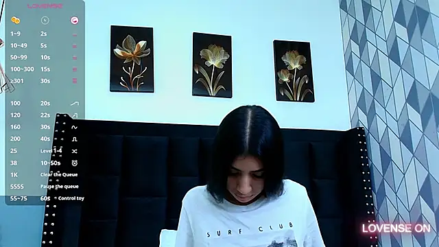 Snapshot of littlee_emilyy_ chatting on February 7, 10:09 pm littlee emilyy  online show from February 7, 10:09 pm