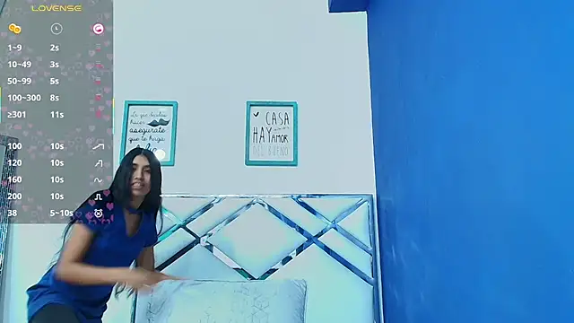 Snapshot of littlee_emilyy_ chatting on February 14, 3:00 am littlee emilyy  online show from February 14, 3:00 am