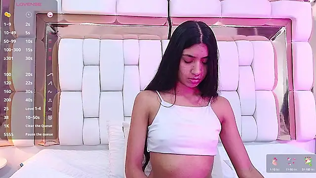 Snapshot of littlee_emilyy_ chatting on February 27, 3:04 am littlee emilyy  online show from February 27, 3:04 am