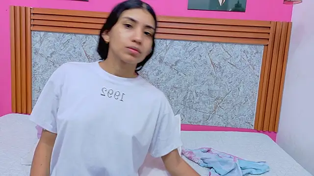 littlee emilyy  online show from March 5, 12:45 pm